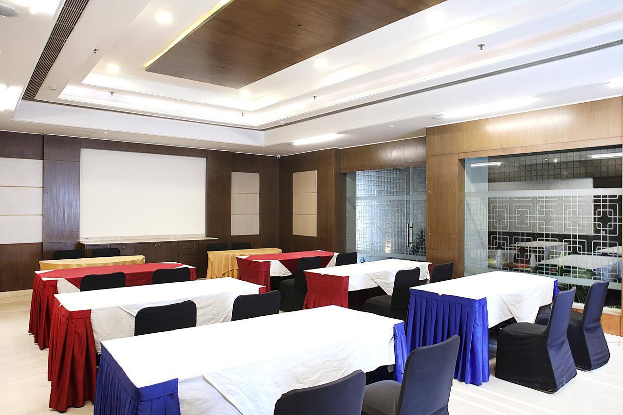 Inde Hotel Signature Tower Gurgaon Eksteriør bilde