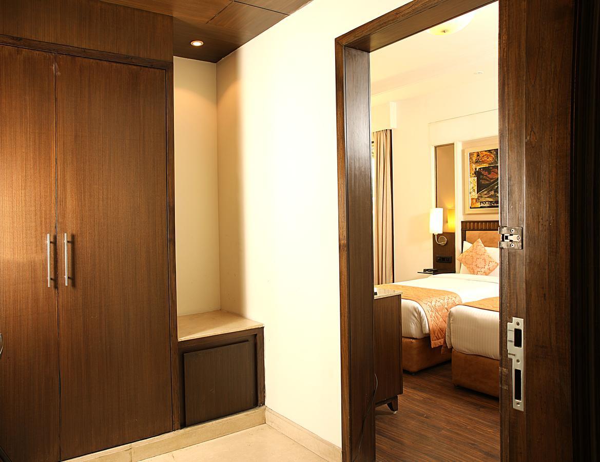 Inde Hotel Signature Tower Gurgaon Eksteriør bilde