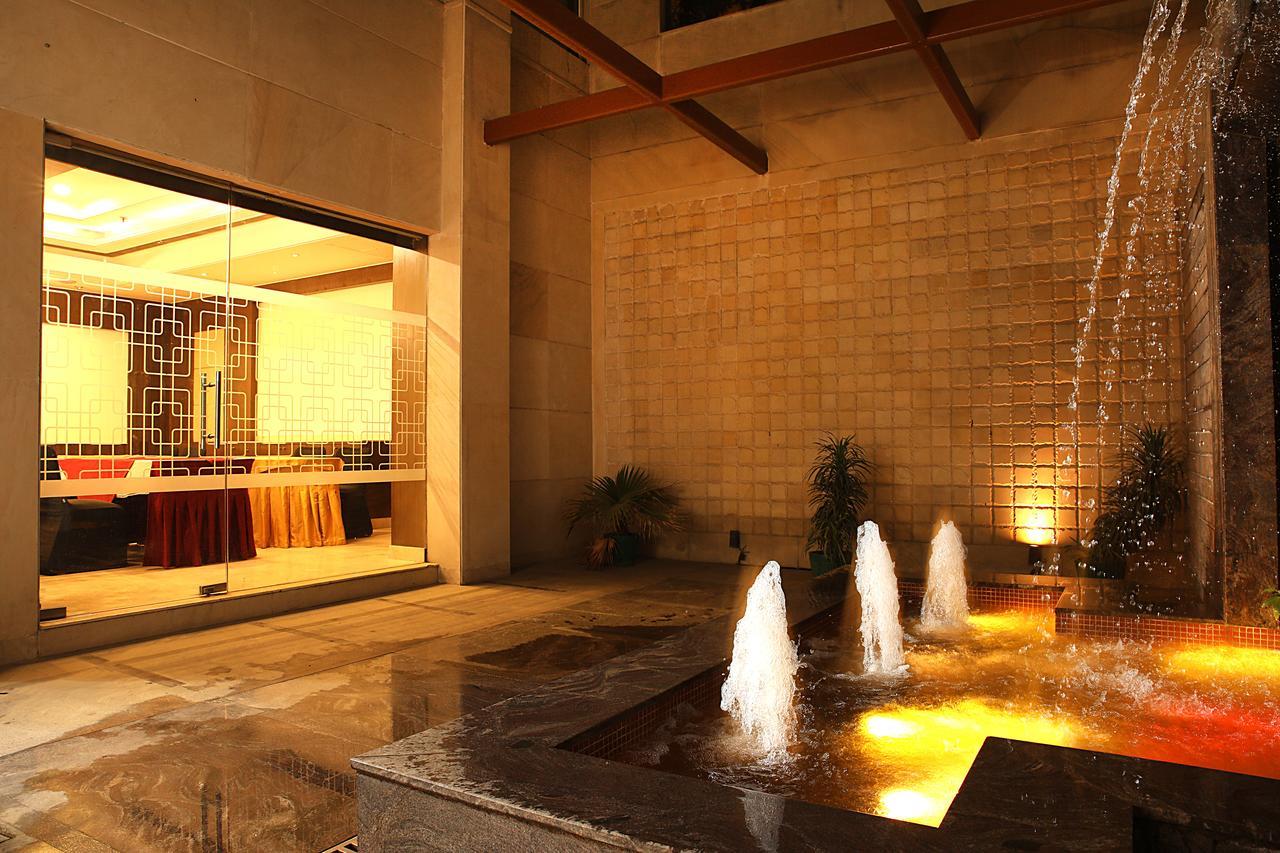 Inde Hotel Signature Tower Gurgaon Eksteriør bilde